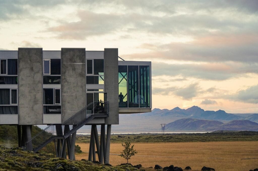 Elevated cabin with panoramic views