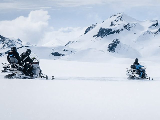 Snowmobiling onLangjokull