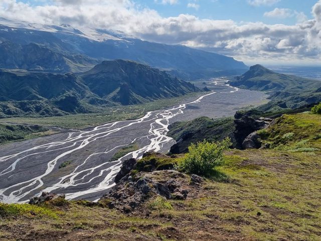Aerial view of winding rivers in the lush landscape of Thórsmörk, Iceland.