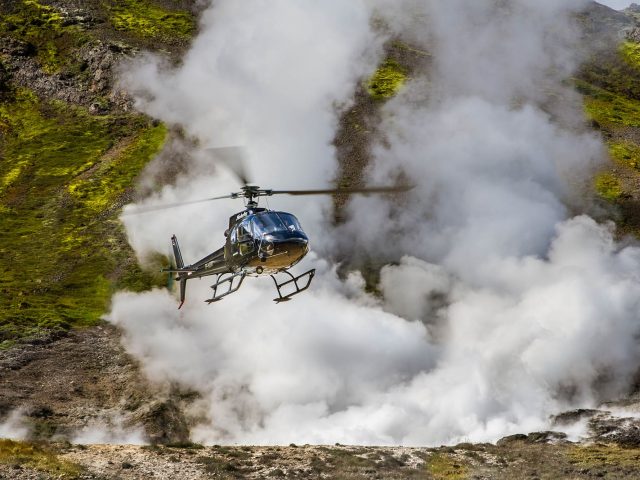 iceland-geothermal-helicopter-02