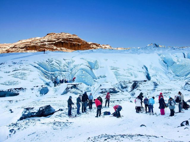 iceland-glacier-tour-walking-on-the-ice-side-02