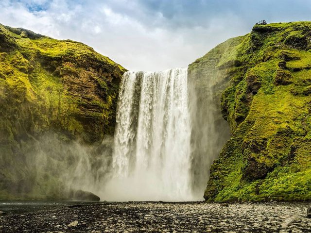 iceland-south-coast-guide-attractions-skogafoss