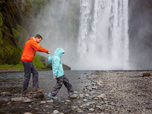 iceland-travel-packages-skogafoss-people